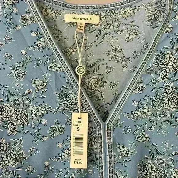Max Studio Wmn's Blue Floral Short Sleeve  Blouse Boho Breezy Size Small - Picture 2 of 3